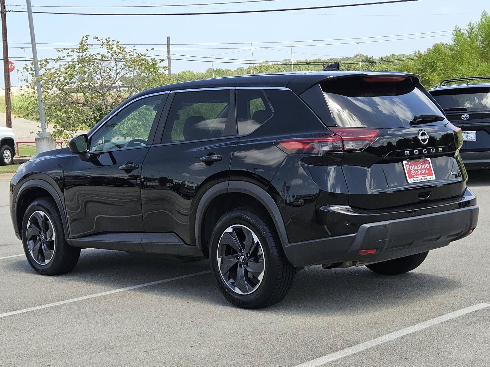 Used 2025 Nissan Rogue SV AWD/4WD image 6