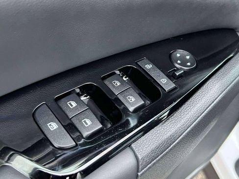 Used 2025 Kia Sportage EX w/ Premium Package image 16