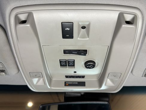 Used 2016 Cadillac Escalade ESV Luxury AWD/4WD image 17