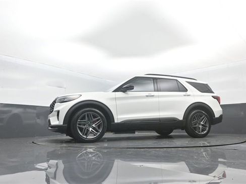 New 2026 Ford Explorer ST w/ Sun And Sound Package image 31