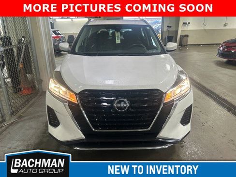Used 2023 Nissan Kicks SV FWD image 3