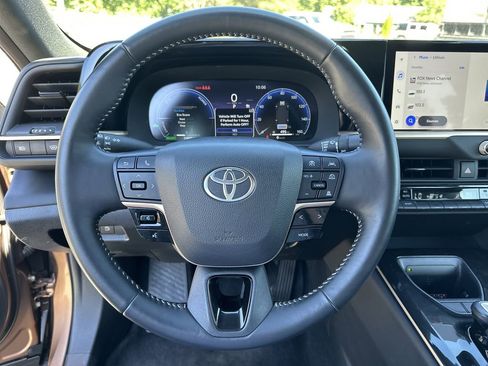 Used 2026 Toyota Crown AWD/4WD image 12