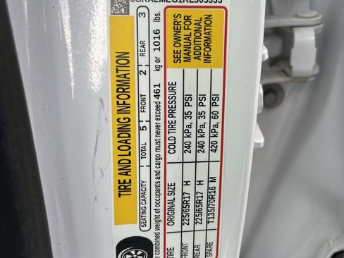 Used 2024 GMC Terrain SLE image 29