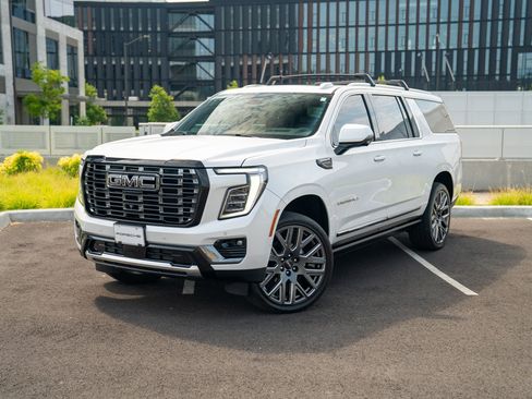 Used 2025 GMC Yukon XL Denali Ultimate AWD/4WD image 1