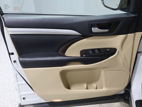 Used 2019 Toyota Highlander XLE image 13