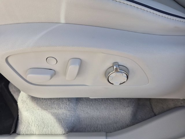 Used 2025 Buick Enclave Avenir AWD/4WD image 14