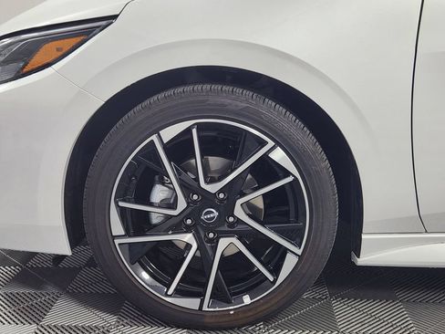 Certified 2025 Nissan Sentra SR FWD image 21