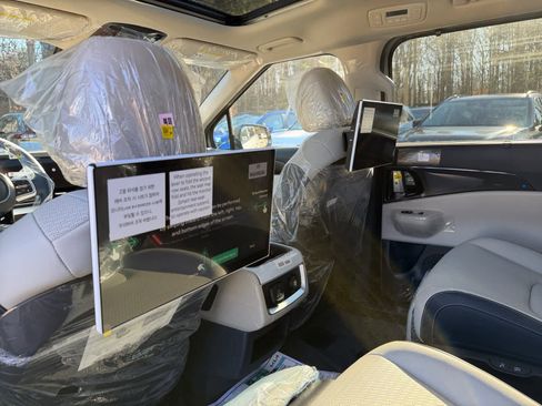 New 2026 Kia Carnival SX Prestige image 25