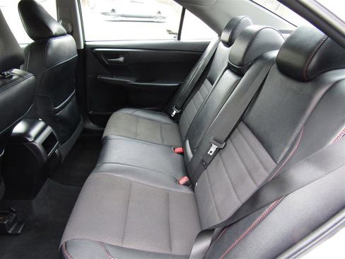 Used 2016 Toyota Camry SE image 24