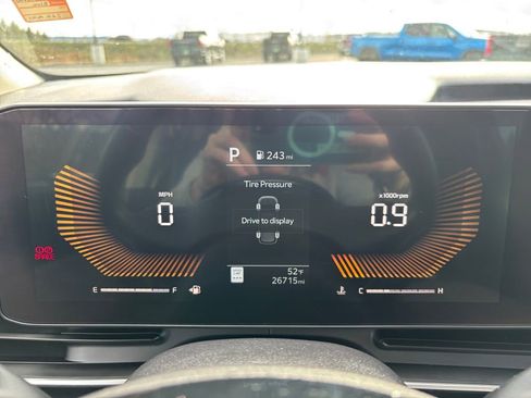 Used 2025 Kia Carnival FWD image 17