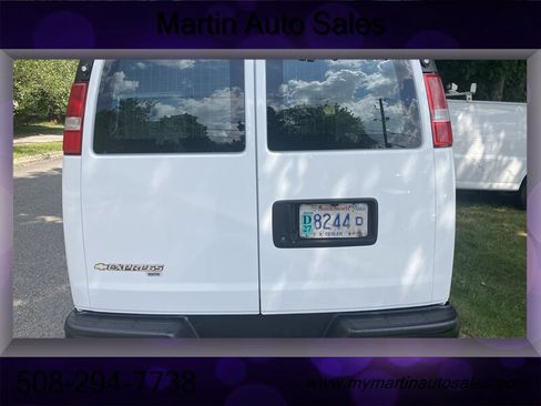 Used 2017 Chevrolet Express 2500 RWD image 2