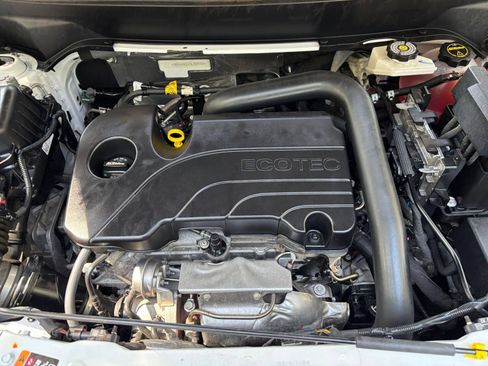 Used 2025 Chevrolet Equinox LT FWD image 32
