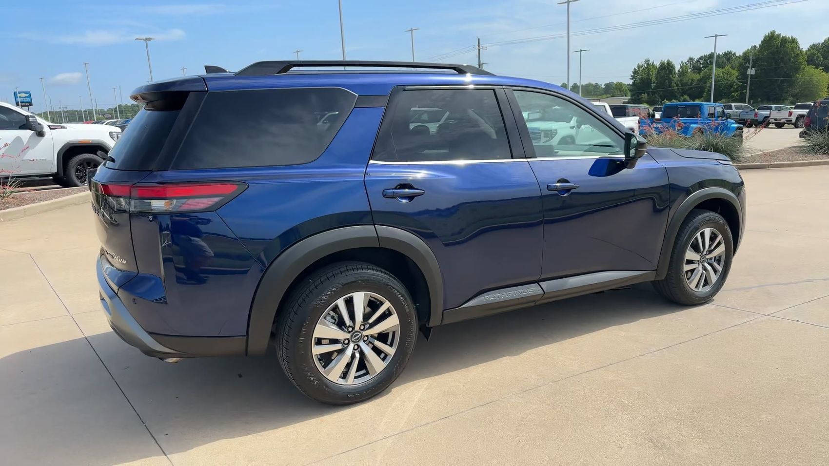 Used 2026 Nissan Pathfinder SL AWD/4WD image 9