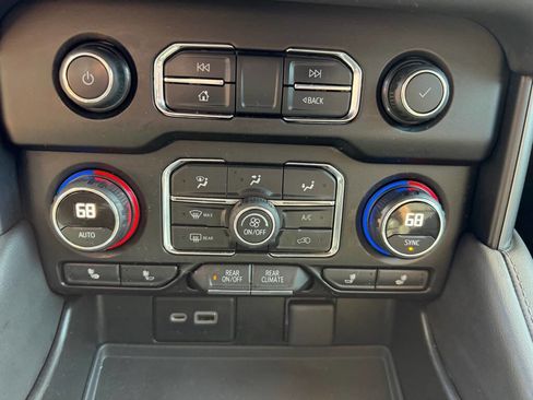 Used 2021 Chevrolet Tahoe Z71 image 27