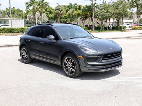 Used 2022 Porsche Macan AWD/4WD image 2