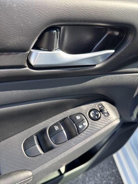 Used 2025 Nissan Altima 2.5 SV FWD image 15