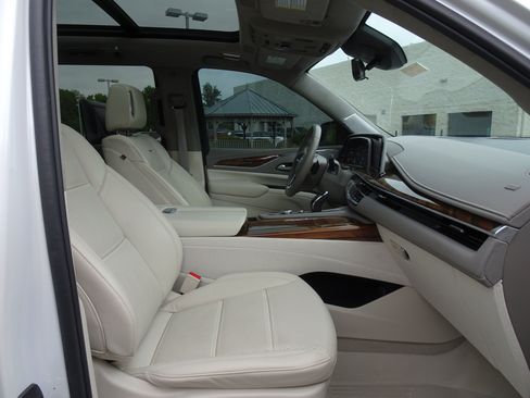 Used 2024 Cadillac Escalade Sport Platinum w/ LPO, ONYX Package AWD/4WD image 26