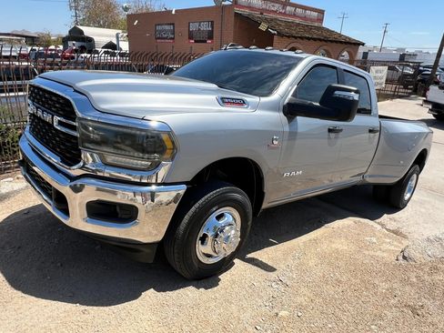 Used 2023 RAM 3500 Big Horn w/ Level 1 Equipment Group AWD/4WD image 3