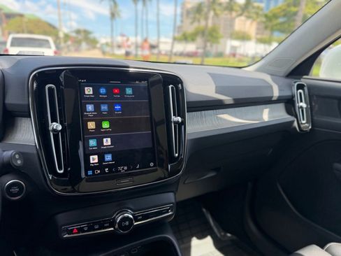 Used 2023 Volvo XC40 B4 Plus w/ Driver Assist Package FWD image 18