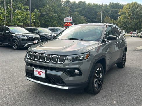 Used 2022 Jeep Compass Limited w/ Mopar Graphics Package image 4