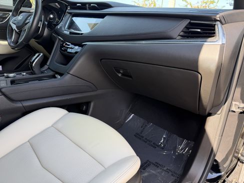 Certified 2022 Cadillac XT5 Sportv w/ Technology Package image 13