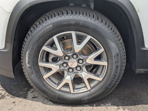 Used 2020 GMC Acadia SLE w/ Driver Convenience Package image 10