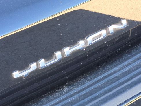 Used 2022 GMC Yukon XL Denali image 11