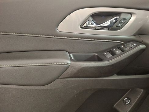 Used 2022 Chevrolet Traverse LT w/ LT Premium Package image 16