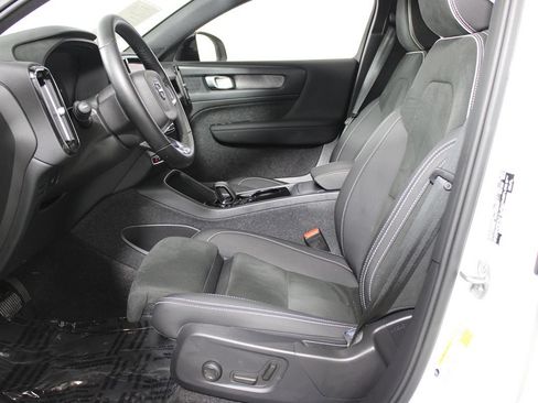 Used 2023 Volvo C40 P8 Recharge Plus AWD/4WD image 8