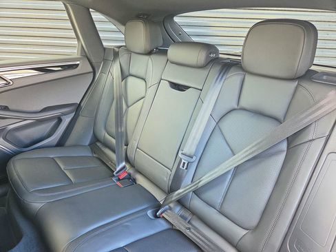 Certified 2022 Porsche Macan image 16