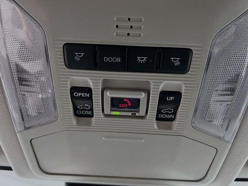 Used 2025 Toyota RAV4 XLE w/ Convenience Package FWD image 21