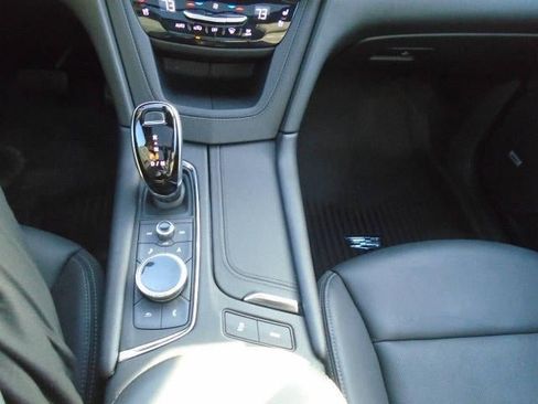 Used 2022 Cadillac XT6 Premium Luxury w/ Technology Package image 14