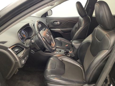 Used 2019 Jeep Cherokee Latitude Plus w/ Comfort/Convenience Group image 17