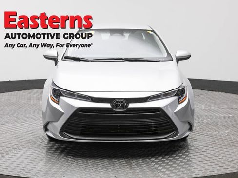 Used 2025 Toyota Corolla LE image 2