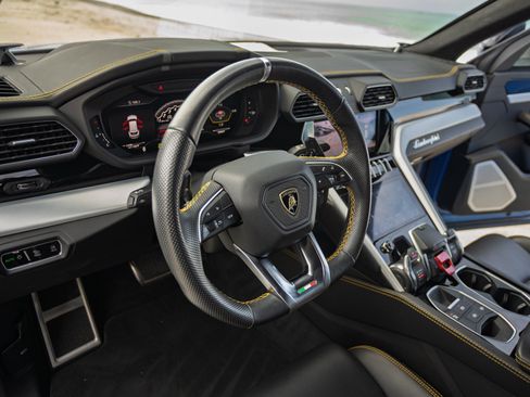 Used 2020 Lamborghini Urus AWD/4WD image 9