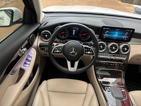 Used 2022 Mercedes-Benz GLC 300 image 3