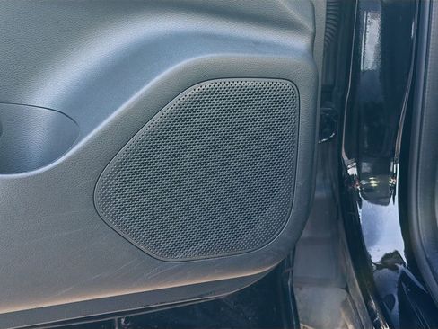 Used 2023 Nissan Rogue SL image 26