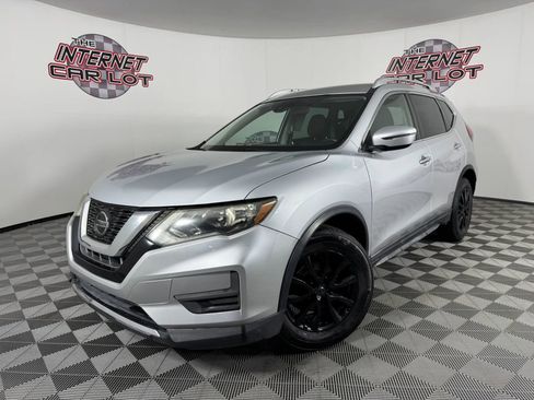 Used 2020 Nissan Rogue SV image 1