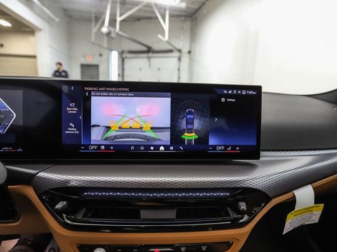 Used 2025 BMW 330i xDrive Sedan w/ Premium Package image 18