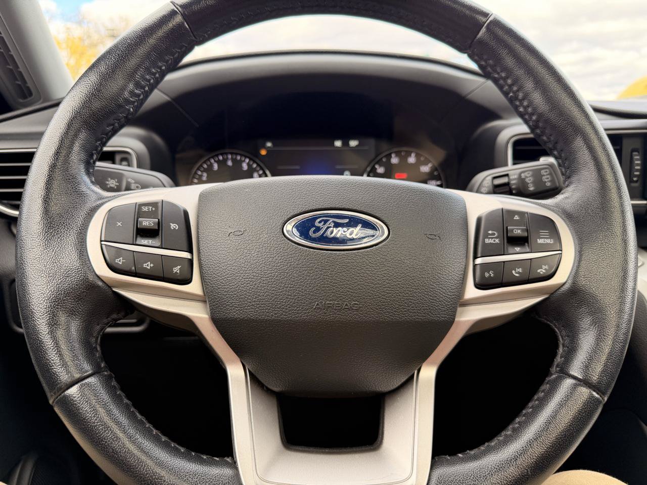 Used 2022 Ford Explorer XLT w/ Equipment Group 202A AWD/4WD image 27