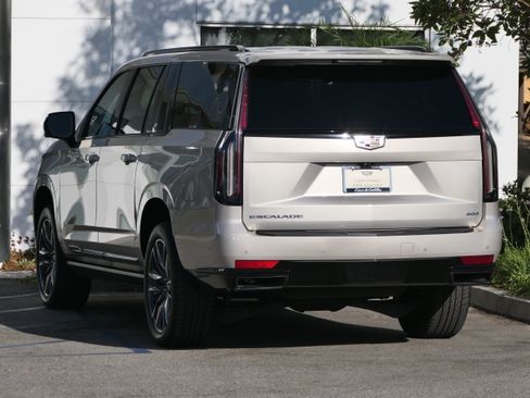 Certified 2022 Cadillac Escalade ESV Sport w/ Touring Package AWD/4WD image 3
