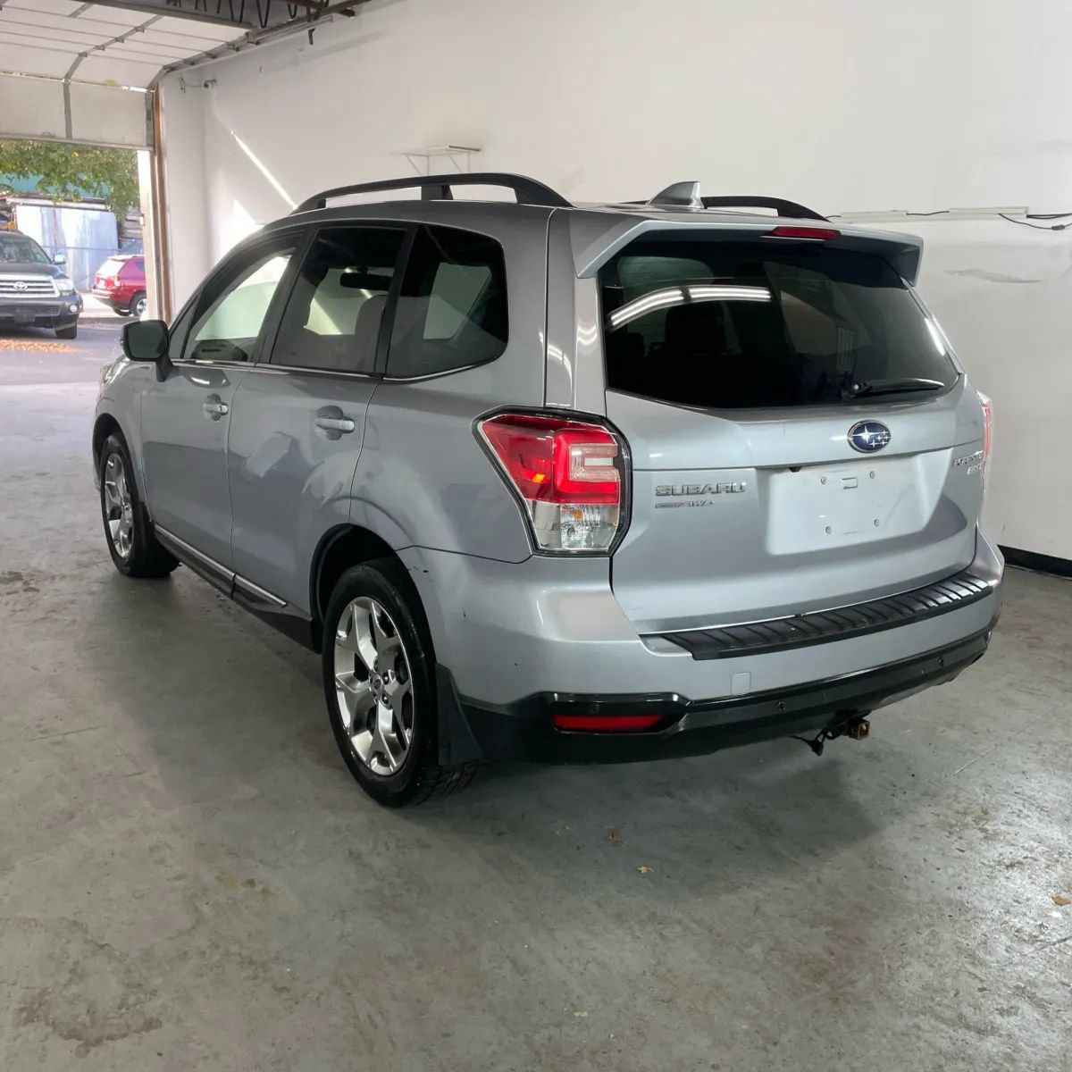 Used 2017 Subaru Forester 2.5i Touring AWD/4WD image 5