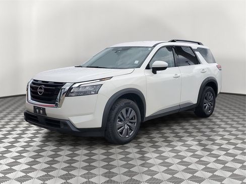 Certified 2025 Nissan Pathfinder SV image 9