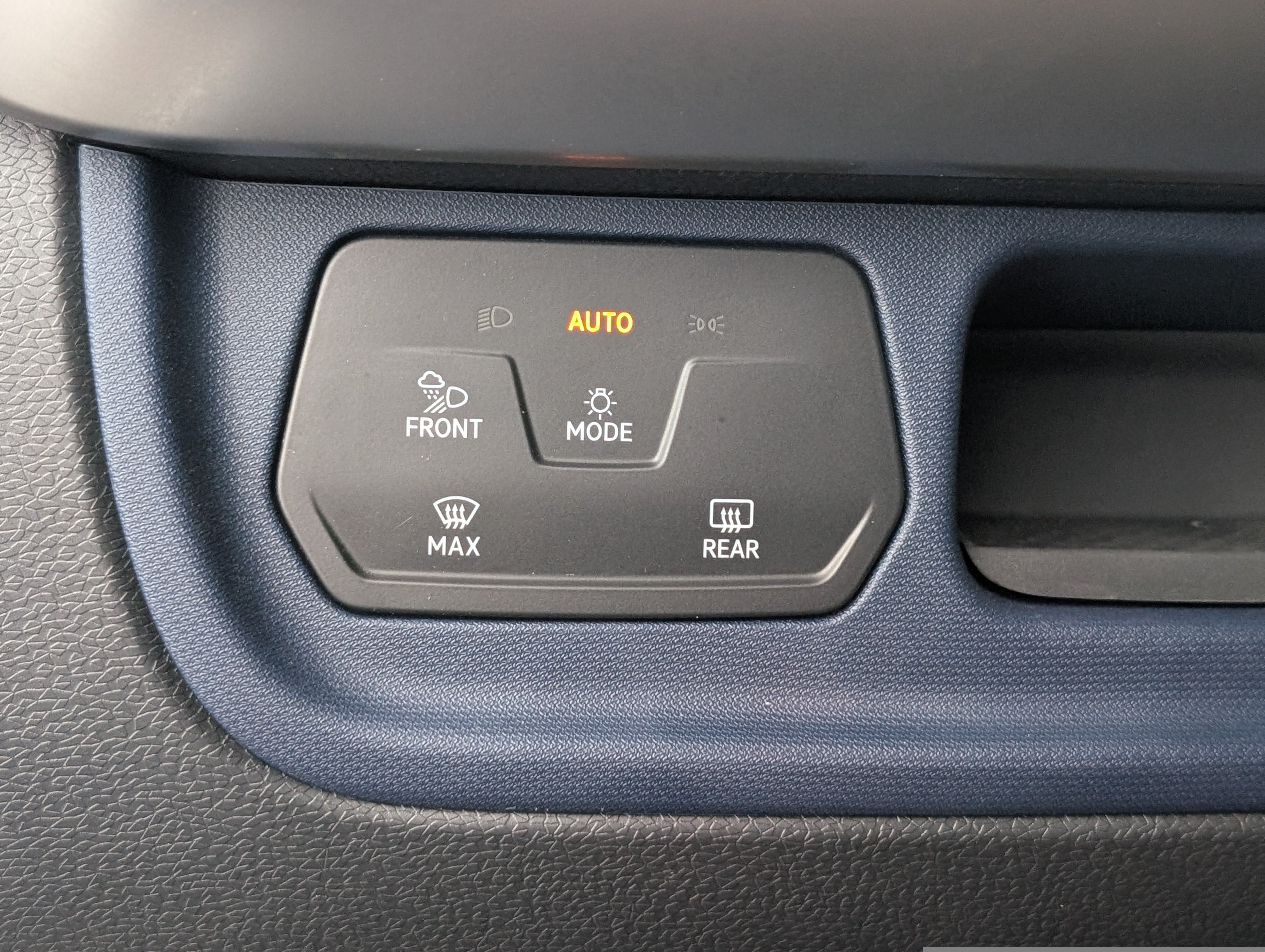 Used 2025 Volkswagen ID. Buzz Pro S RWD image 22