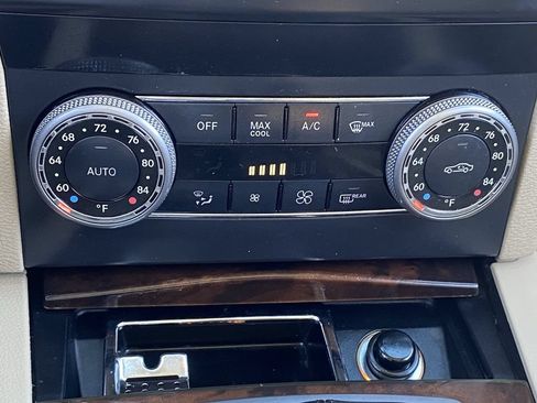 Used 2010 Mercedes-Benz GLK 350 4MATIC image 28