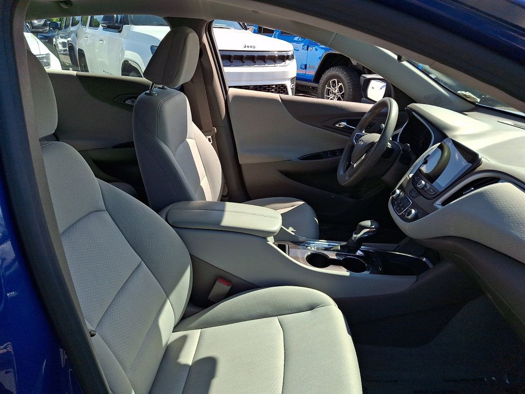 Used 2023 Chevrolet Malibu LT FWD image 12