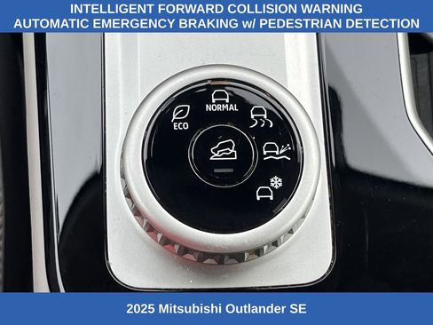 Used 2025 Mitsubishi Outlander SE FWD image 8