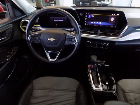 Used 2024 Chevrolet Trax LT w/ Driver Confidence Package FWD image 12