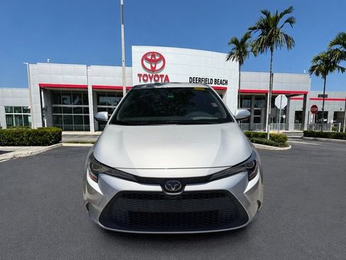 Used 2022 Toyota Corolla LE FWD image 2