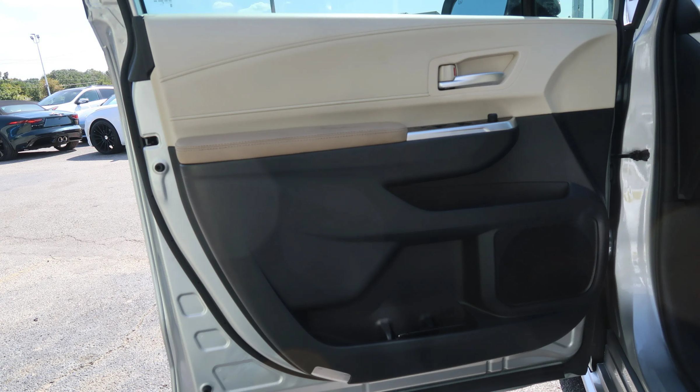 Used 2021 Toyota Sienna XLE FWD image 48
